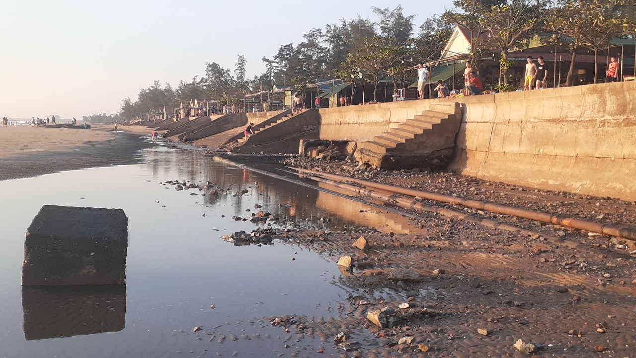 Nguy cơ mất an toàn ở bãi biển Cửa Lò